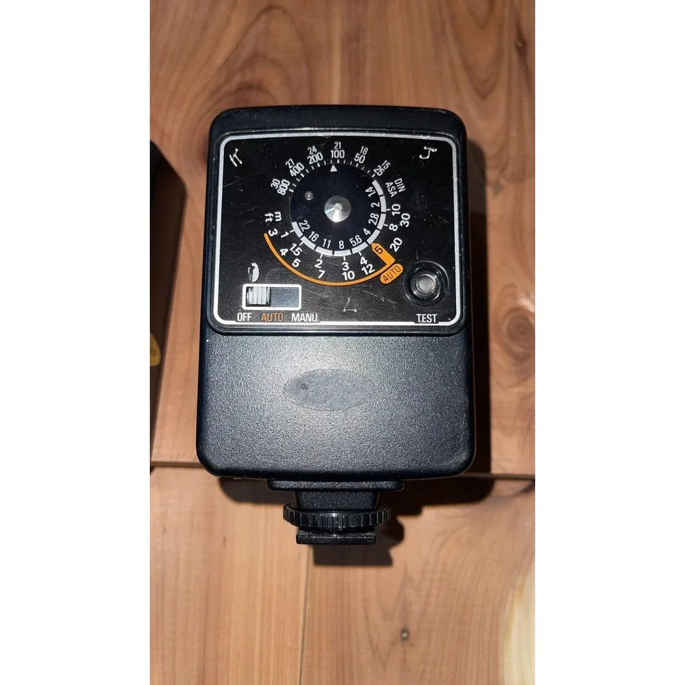 Nikon Speedlight SB-E Shoe Mount Flash & Yashica CS-201 FLash BUNDLE